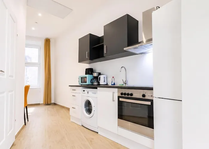 Comfortable 3-bedroom Setup In 2 Neighbouring Apartment