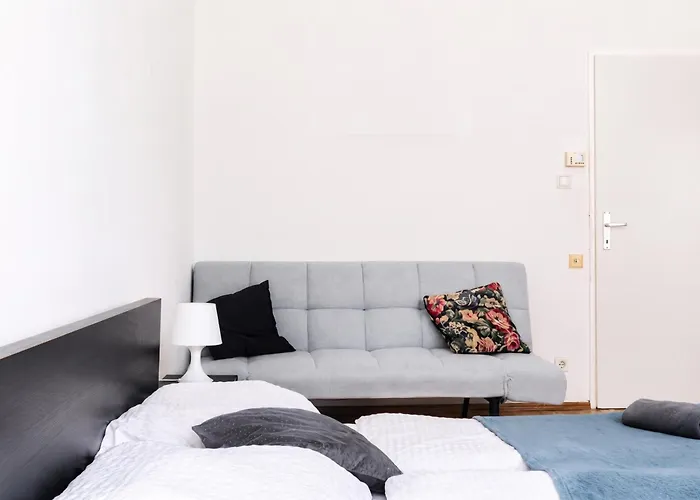 Comfortable 3-bedroom Setup In 2 Neighbouring Apartment Vienna