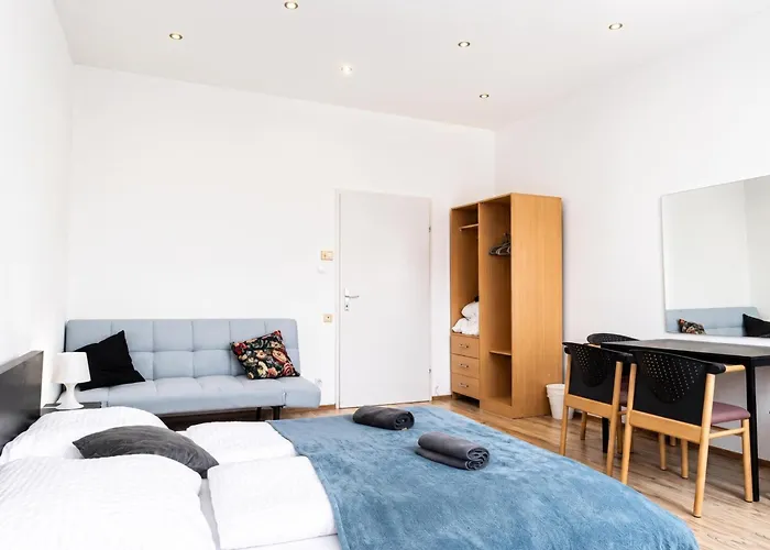 Comfortable 3-bedroom Setup In 2 Neighbouring Apartment Vienna