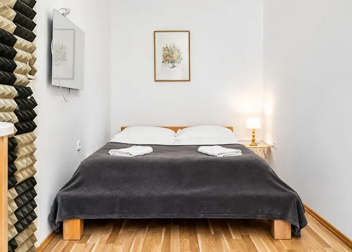Comfortable 3-bedroom Setup In 2 Neighbouring Apartment