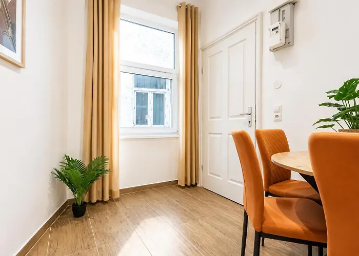 Comfortable 3-bedroom Setup In 2 Neighbouring Vienna