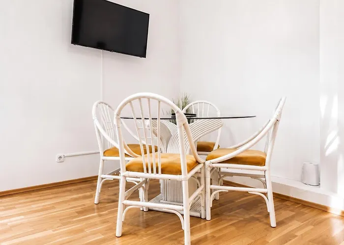 Comfortable 3-bedroom Setup In 2 Neighbouring Apartment Vienna