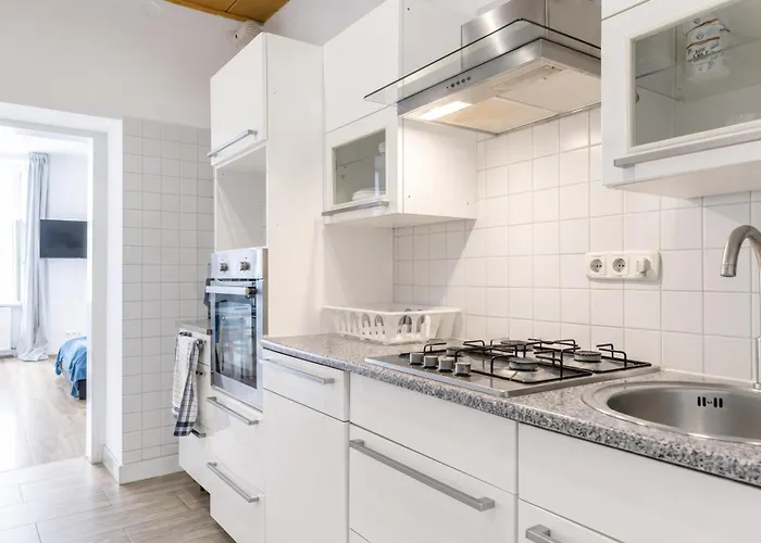 Comfortable 3-bedroom Setup In 2 Neighbouring *